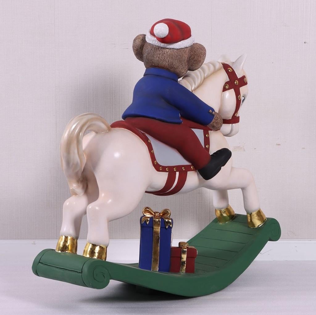 Christmas Bear on rocking horse 93 x 82 x 32 cm, Ophalen, HorecaBeelden, Nieuw, HorecaBeelden