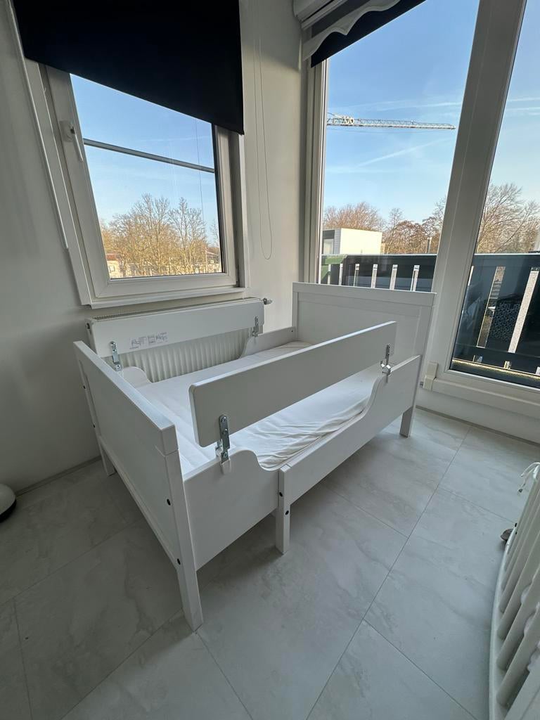 Ikea peuterbed, meegroei, incl. matras en hekje, Kinderen en Baby's, Ophalen, 70 tot 85 cm, 140 tot 160 cm, Zo goed als nieuw