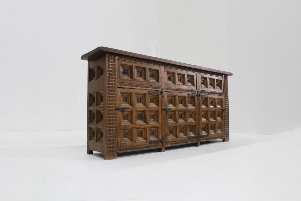 Vintage Spaans Brutalist Sideboard, Ophalen, Vintage, design, Met deur(en), 150 tot 200 cm