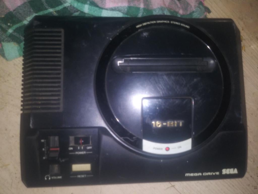 Game console sega megadrive, Spelcomputers en Games, Spelcomputers | Sega, Ophalen of Verzenden, Gebruikt, Zonder controller, Mega Drive