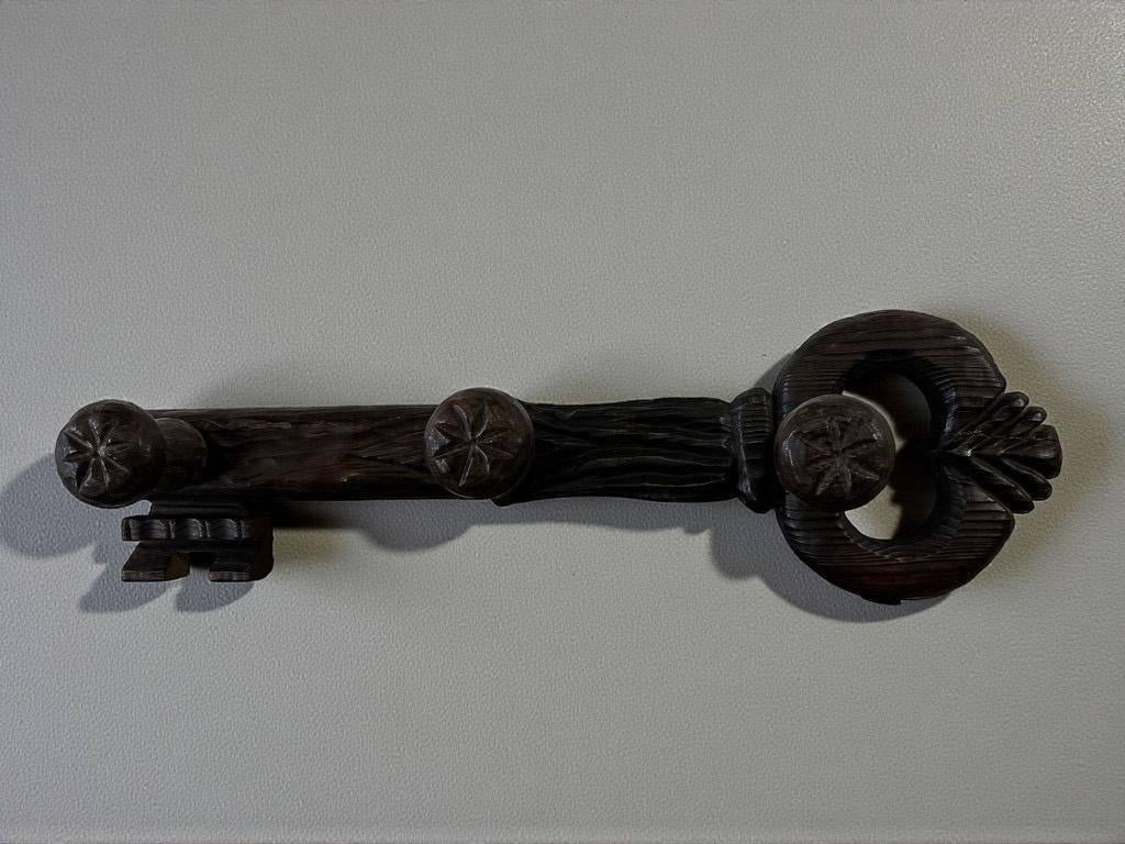 vintage houten XL sleutel kapstok in de vorm van een sleutel, Gebruikt, Minder dan 100 cm, Hout, Ophalen