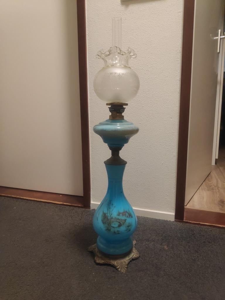 Antieke olielamp met blauw glas, Antiek en Kunst, Antiek | Lampen, Ophalen