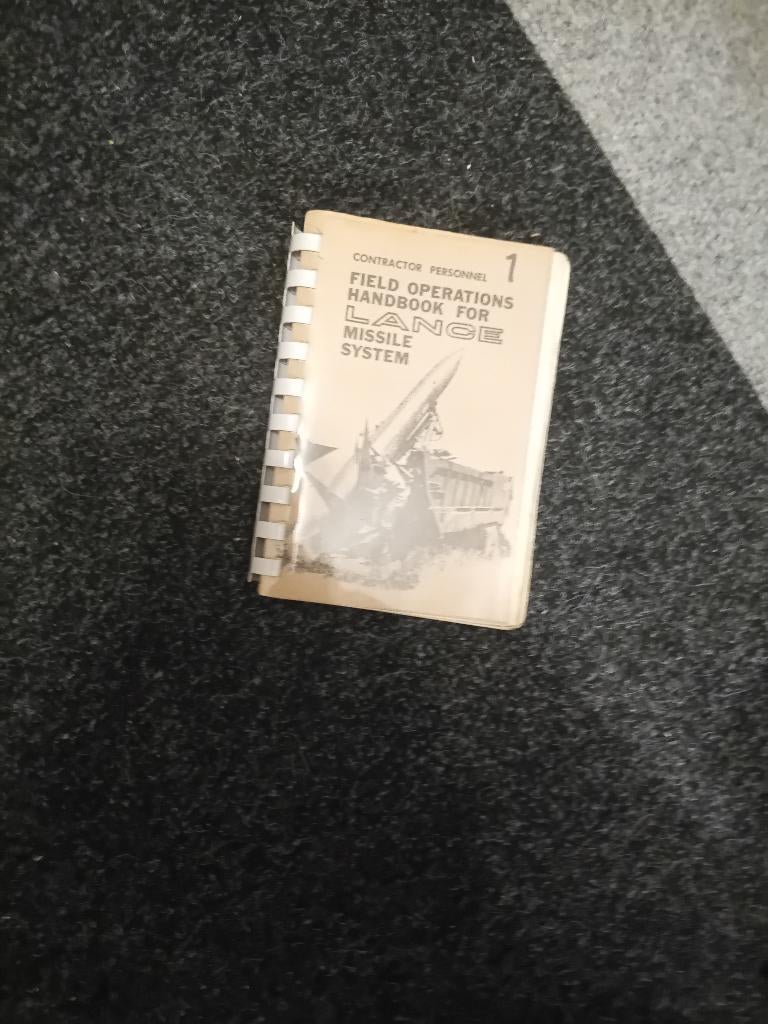 technische handboeken, Ophalen of Verzenden, 1945 tot heden, Zo goed als nieuw, Landmacht