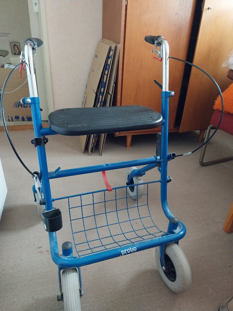 Probo rollator met zitje en mandje, Ophalen, Gebruikt