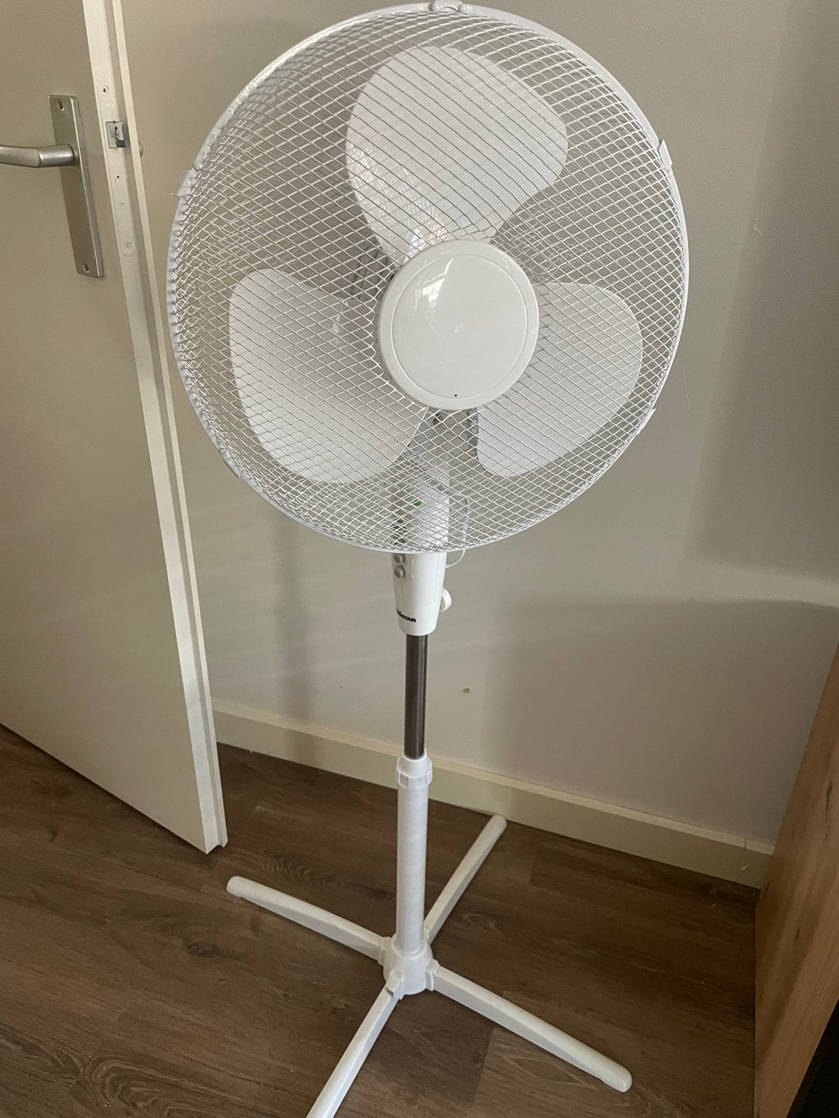Tristar Statiefventilator - Wit, 3 snelheden, Witgoed en Apparatuur, Ventilatoren, Ophalen of Verzenden, Zo goed als nieuw, Statiefventilator