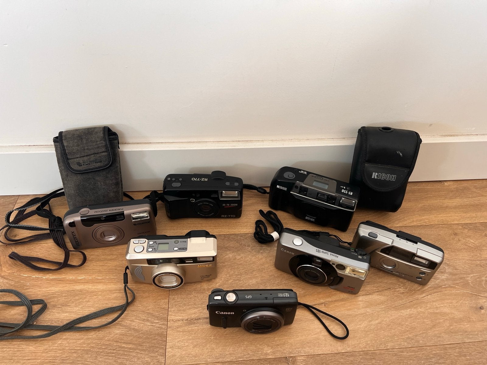 Foto 4 van Partij van 8 compactcamera's - Canon, Nikon, Olympus, etc.