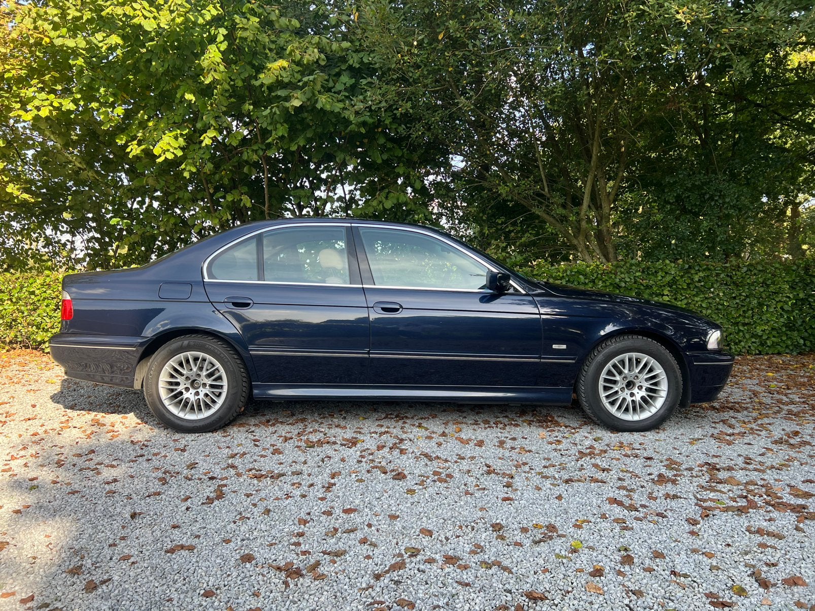 BMW 535i - E39 3.5 V8 - Massagestoelen - Goed onderhouden, Auto's, Automaat, Achterwielaandrijving, 2000 kg, Blauw