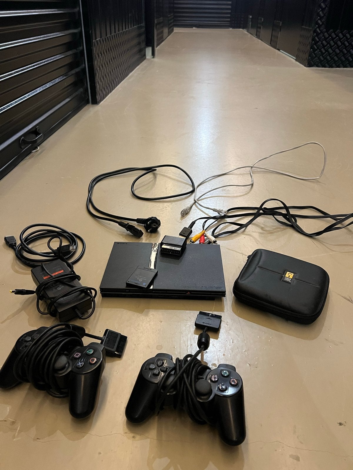 PlayStation 2 Slim Console met Accessoires + 14 spellen, 1 speler, Ophalen, Zo goed als nieuw, Vanaf 3 jaar