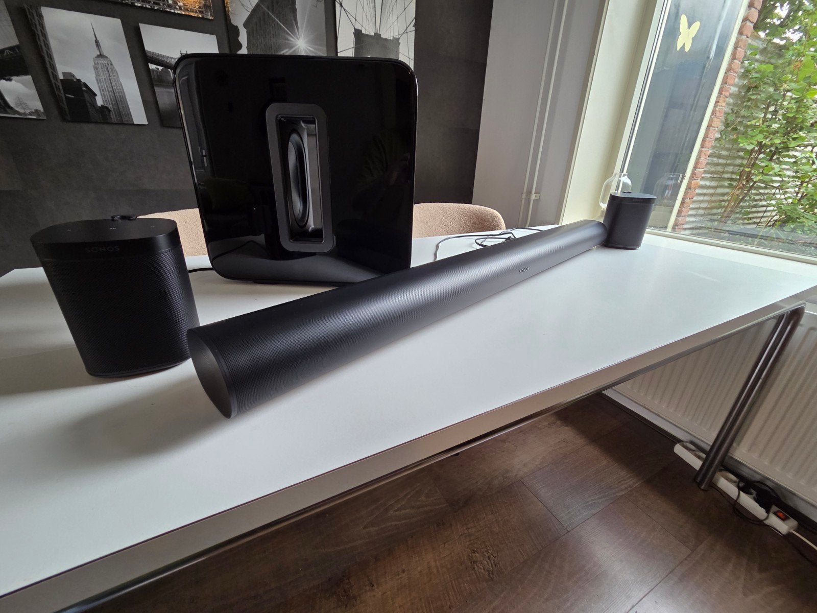 Sonos arc met Sonos Sub gen3 en 2x Sonos one met muurbeugel, Ophalen, Zo goed als nieuw