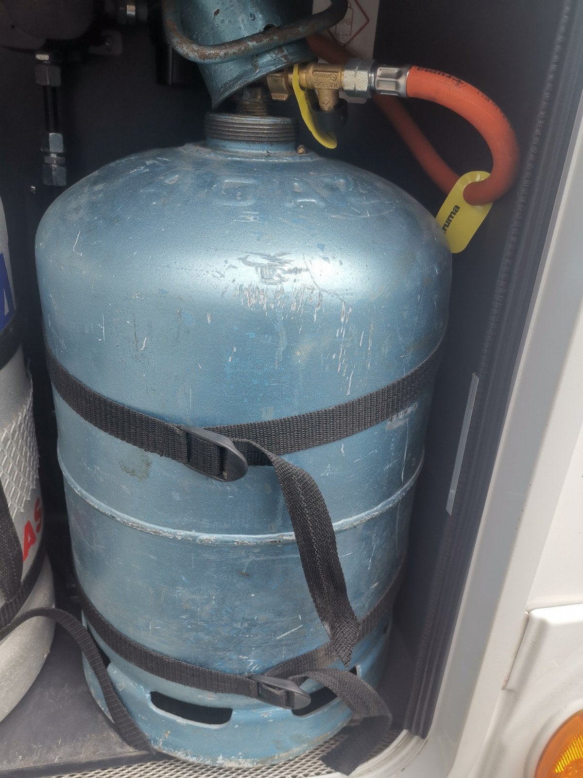 Franse gasfles met toebehoren., Ophalen