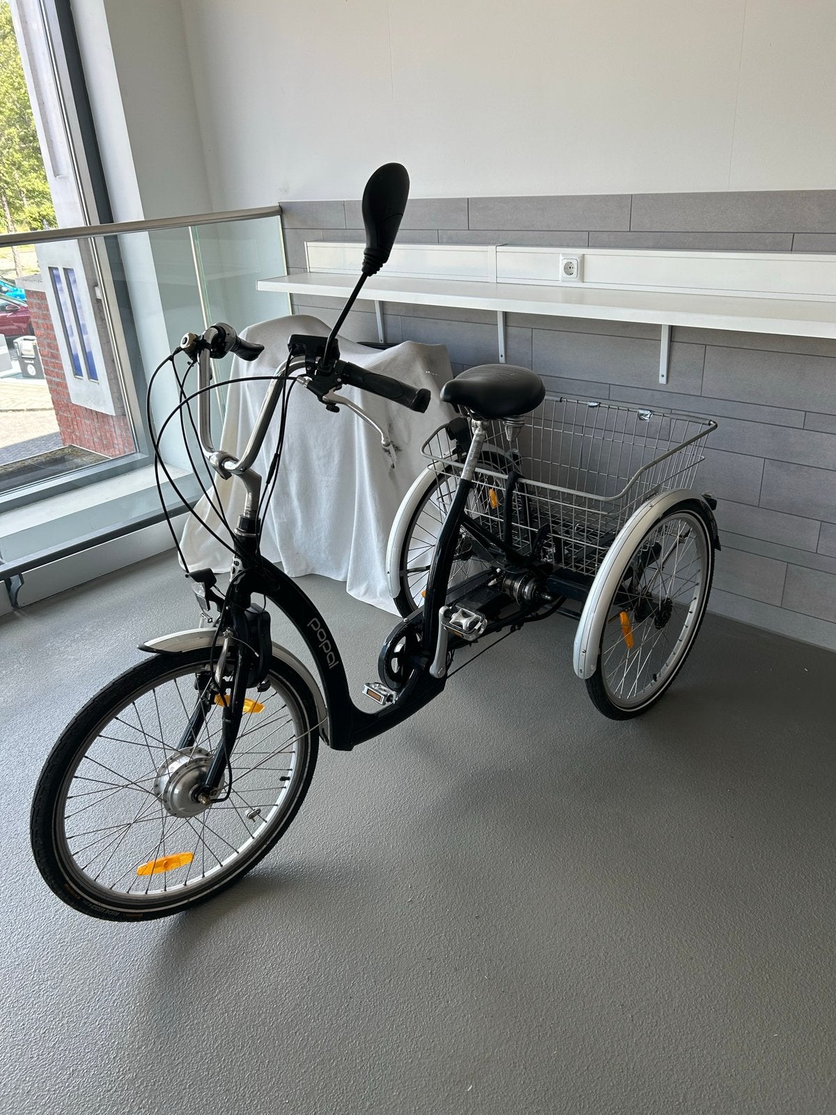 Popal elektrische driewieler met mand, Ophalen, Zo goed als nieuw, Velgrem