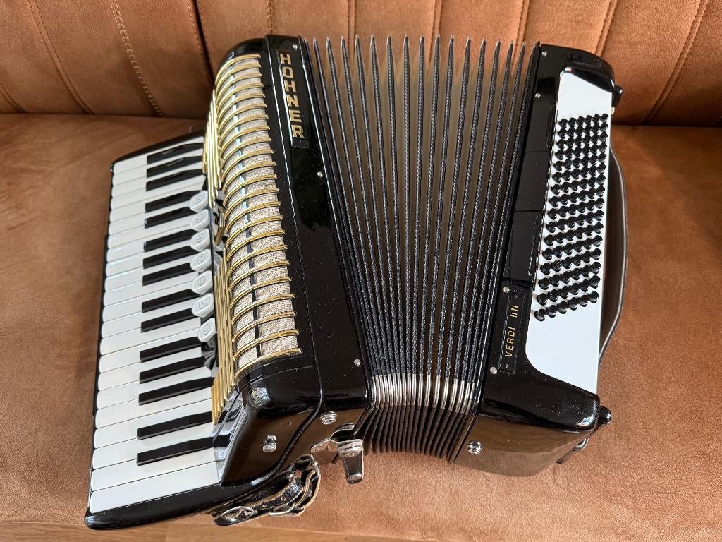 Accordeon Hohner Verdi II N (in zeer goede staat) vanaf €900, Ophalen, Met koffer, Toetsaccordeon, Zo goed als nieuw