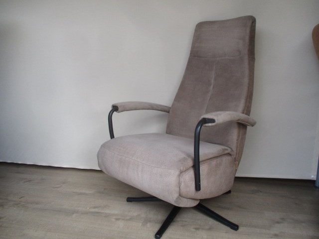 NIEUWSTAAT Prominent C100 stof beige elektr. medium, Ophalen of Verzenden, Zo goed als nieuw, Hout