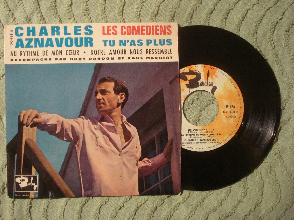 Charles Aznavour 7" Vinyl EP: ‘Les comédiens’ (Frankrijk), Ophalen of Verzenden, Zo goed als nieuw, Pop