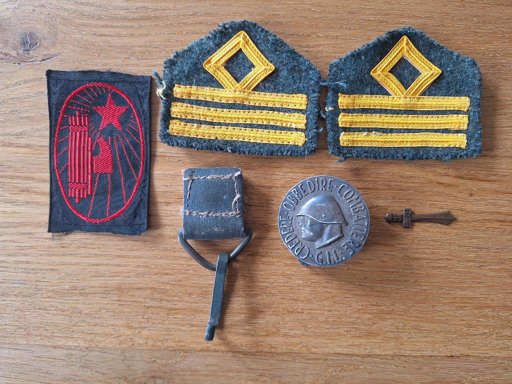 Lot Italiaans Fascistische WO2 Emblemen 3, Ophalen of Verzenden, Overige soorten, Overige gebieden, Embleem of Badge