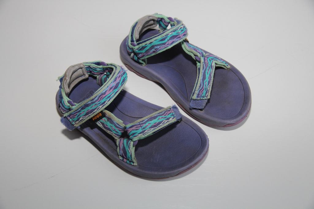 Teva sandalen maat 28, Kinderen en Baby's, Kinderkleding | Schoenen en Sokken, Gebruikt, Jongen of Meisje, Overige typen, Teva