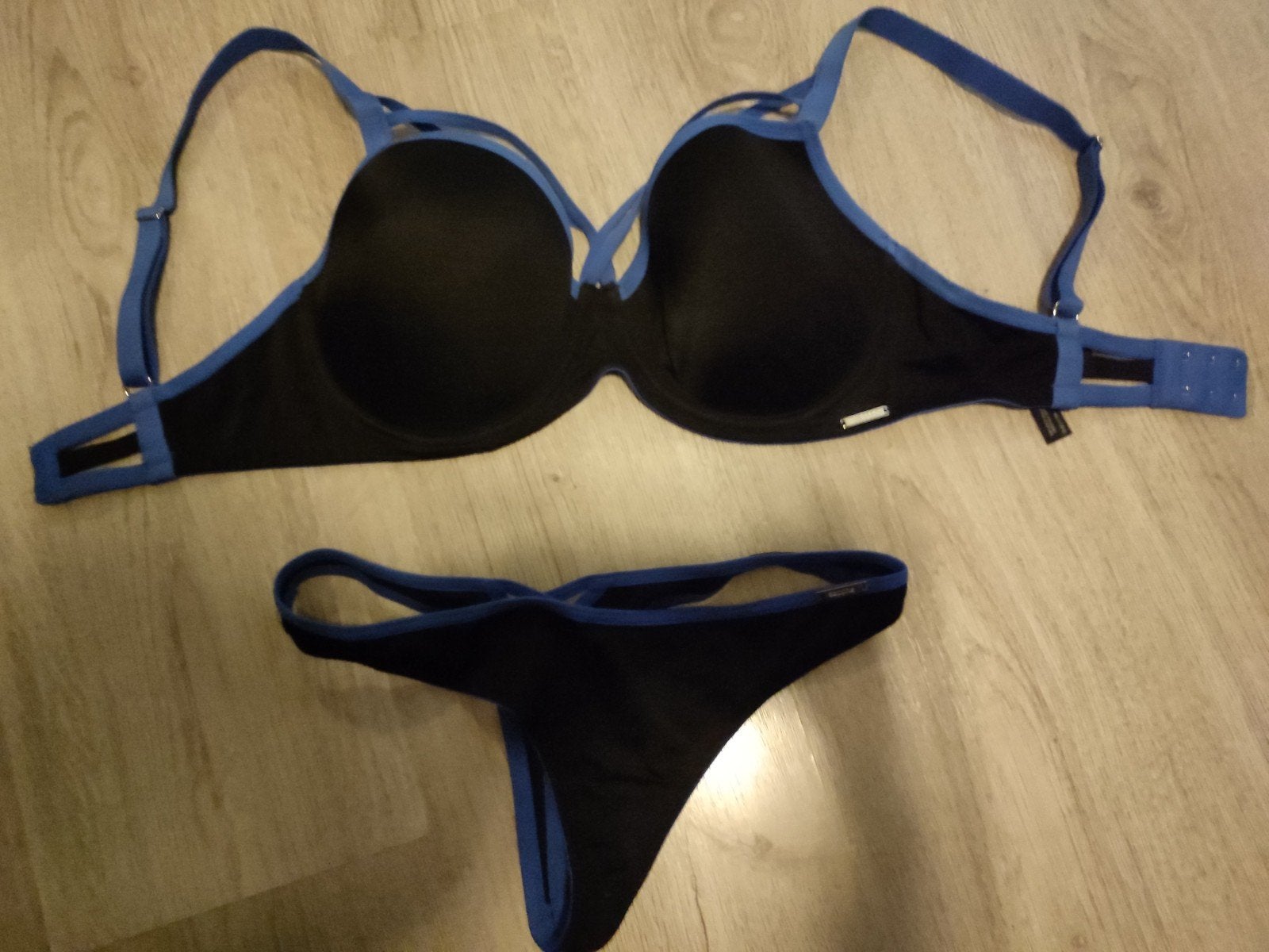 Sapph Lingerie Set: BH (75F) en String (90F) in Zwart/Blauw, Kleding | Dames, Ondergoed en Lingerie, Sapph, Ophalen of Verzenden