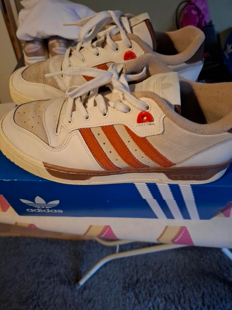 Adidas sneakers, Ophalen, Zo goed als nieuw, Schoenen