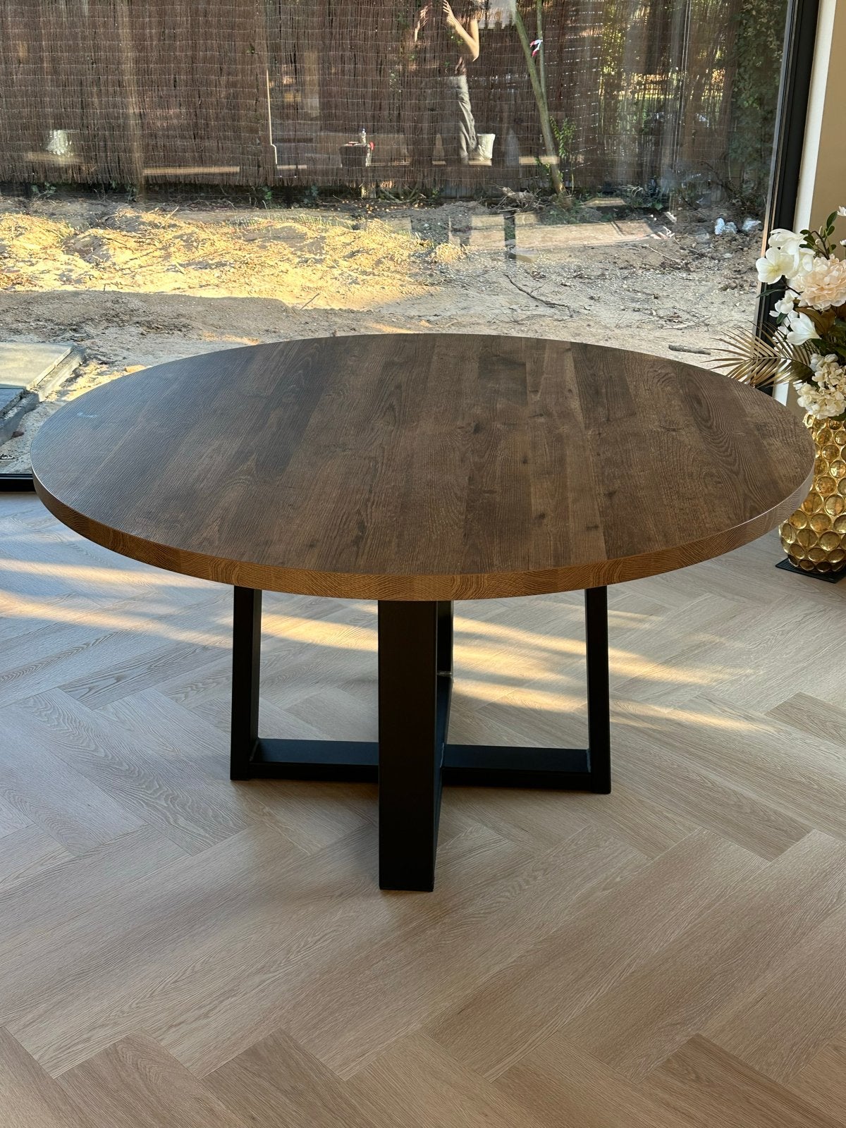 Ronde eettafel 140 cm met zwart metalen onderstel, Huis en Inrichting, Tafels | Eettafels, Ophalen, Gebruikt, 100 tot 150 cm, Rond