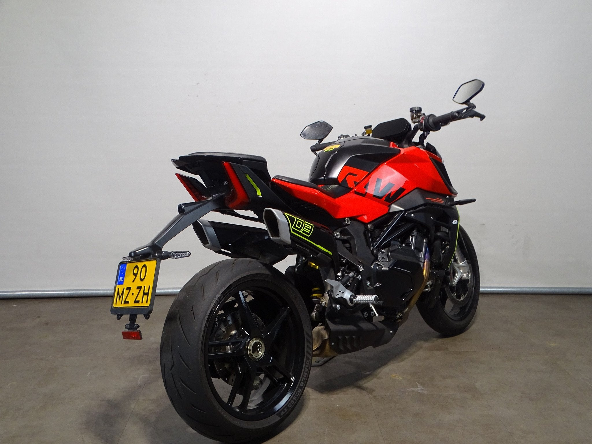 QJMOTOR SRK 921, Meer dan 35 kW, QJMOTOR, Naked bike, Gebruikt