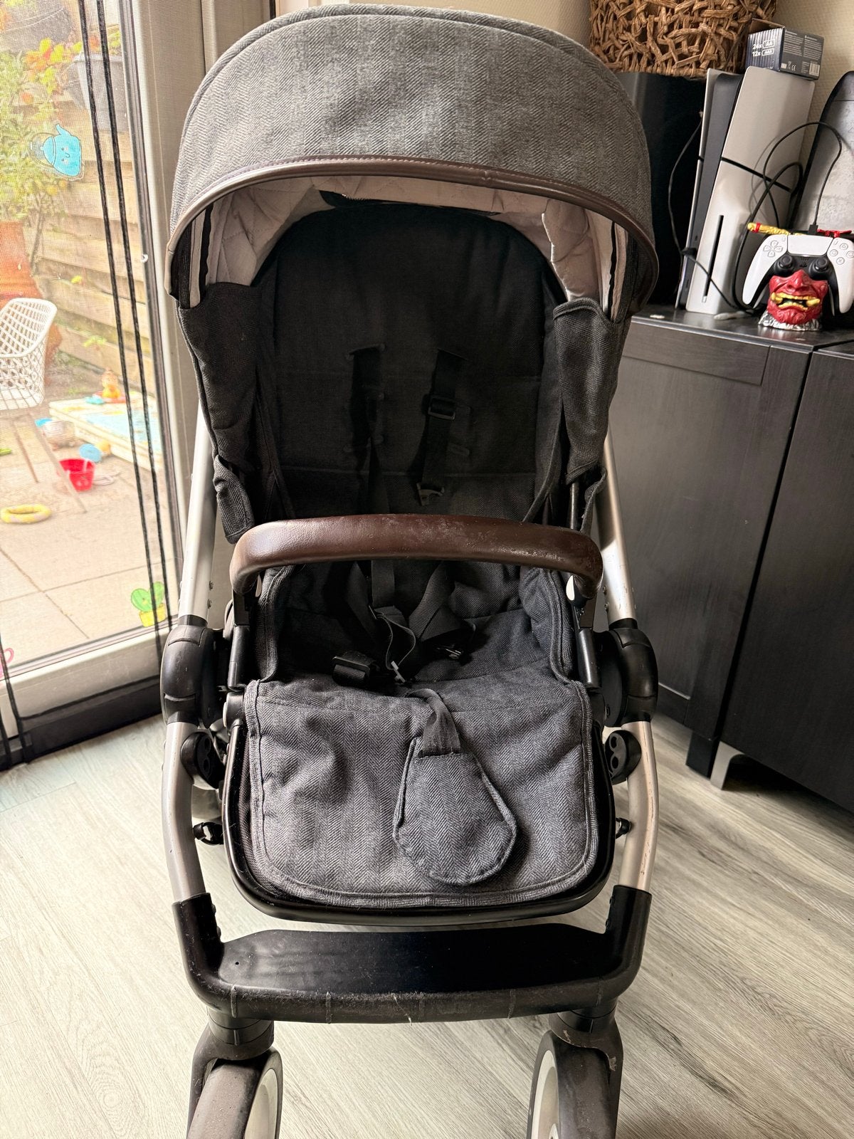 Mutsy Evo kinderwagen met reiswieg en adapters, Kinderen en Baby's, Ophalen, Gebruikt, Combiwagen, Met reiswieg
