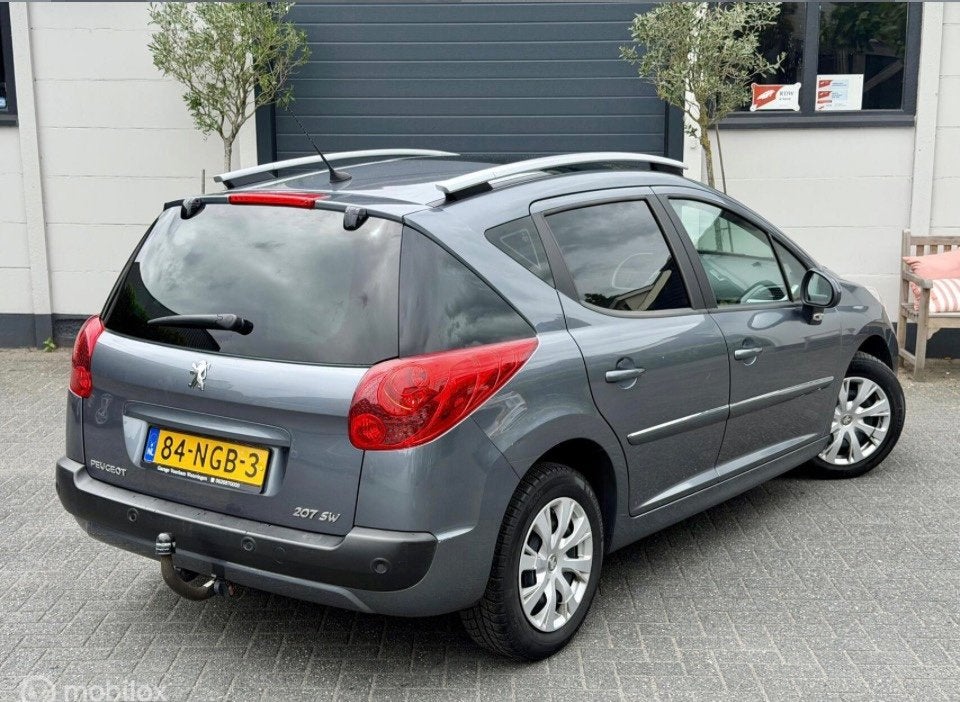 Peugeot 207 SW RIJKAAR/APK/HISTORY/PANORAMADAK/TREKHAAK/NAP/, Auto's, Voorwielaandrijving, Euro 5, Stof, Gebruikt