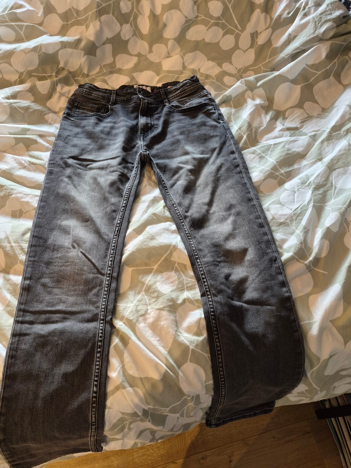 Grijze spijkerbroek voor jongen of meisje, Ophalen, Gebruikt, Jongen of Meisje, Broek