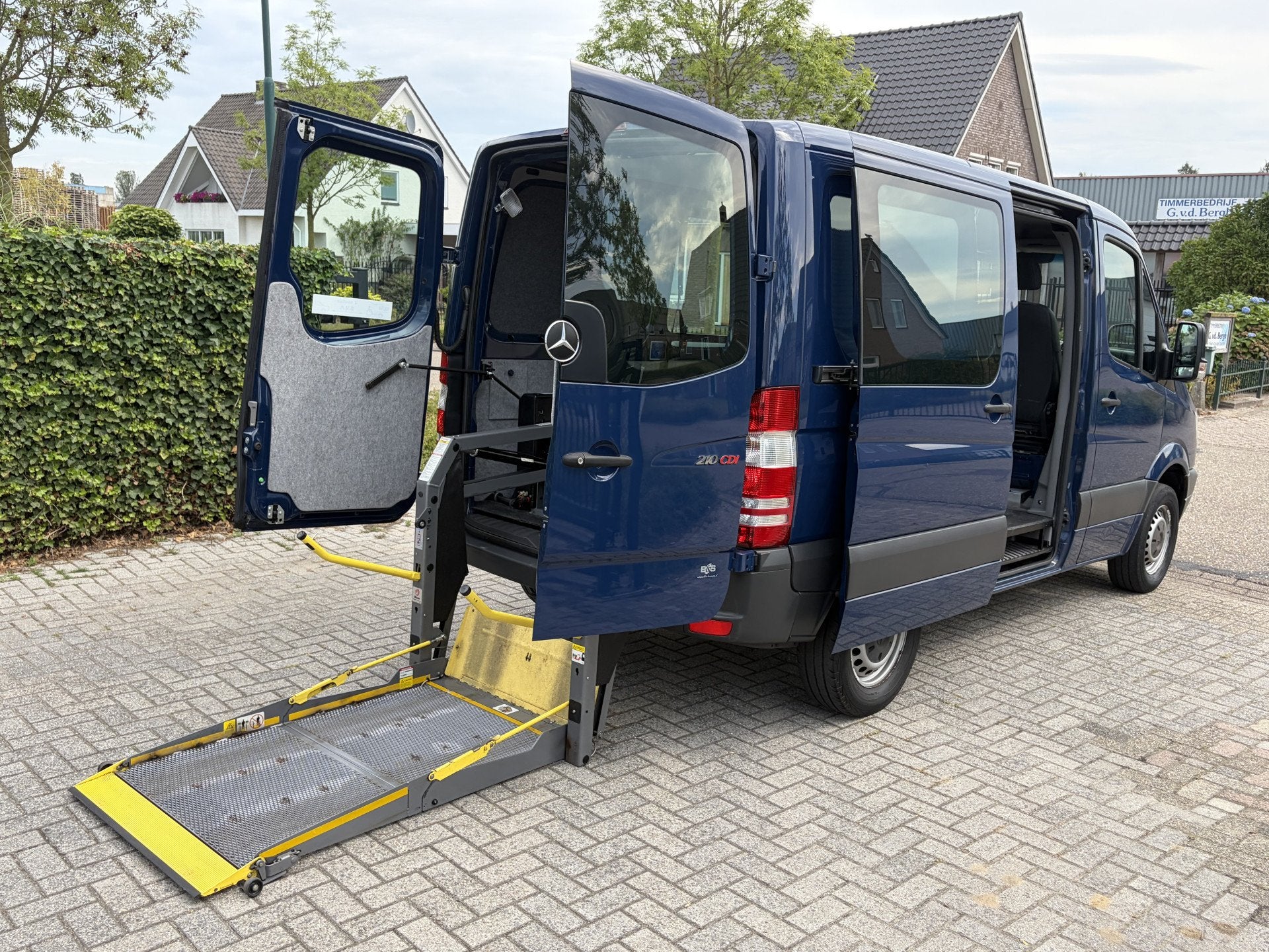 Mercedes-Benz Sprinter 210 2.2 CDI E5 L1H1 Rolstoelbus zelfr, Auto's, Bestelauto's, Automaat, Euro 5, Gebruikt, Zwart