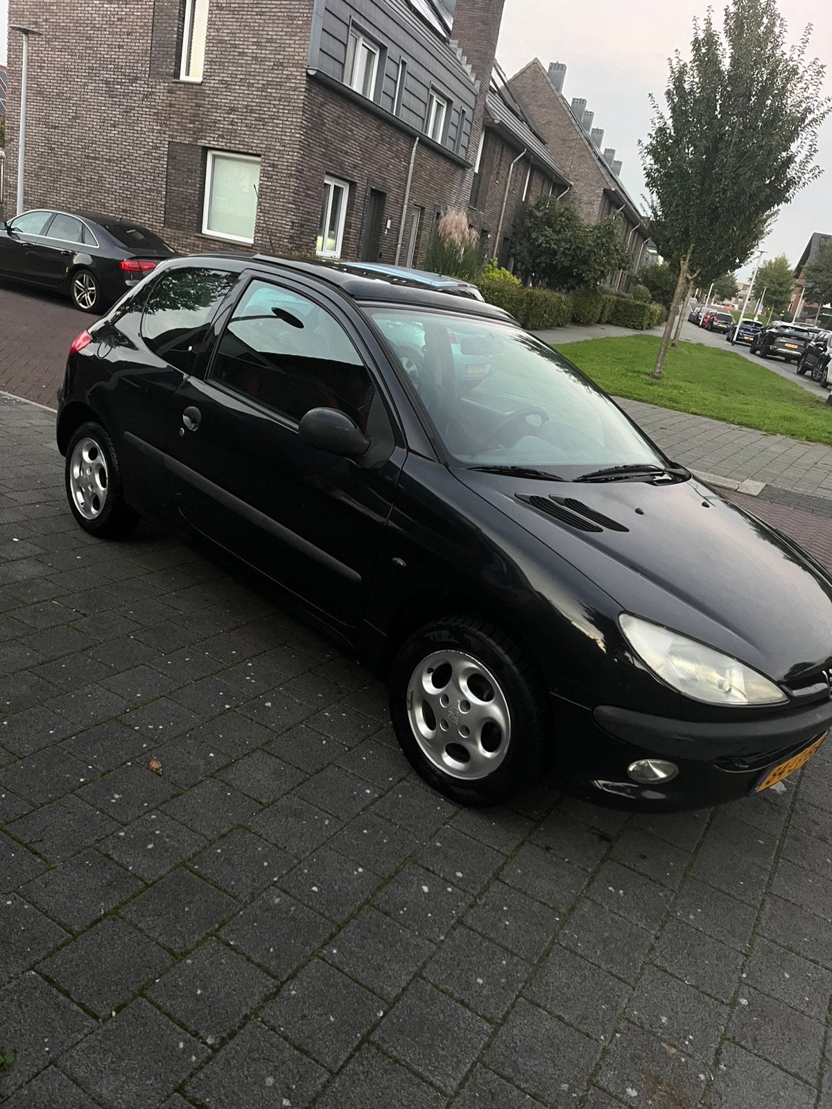 Peugeot 206 1.4 3D 2002 Zwart, Voorwielaandrijving, 31 €/maand, 4 cilinders, Zwart