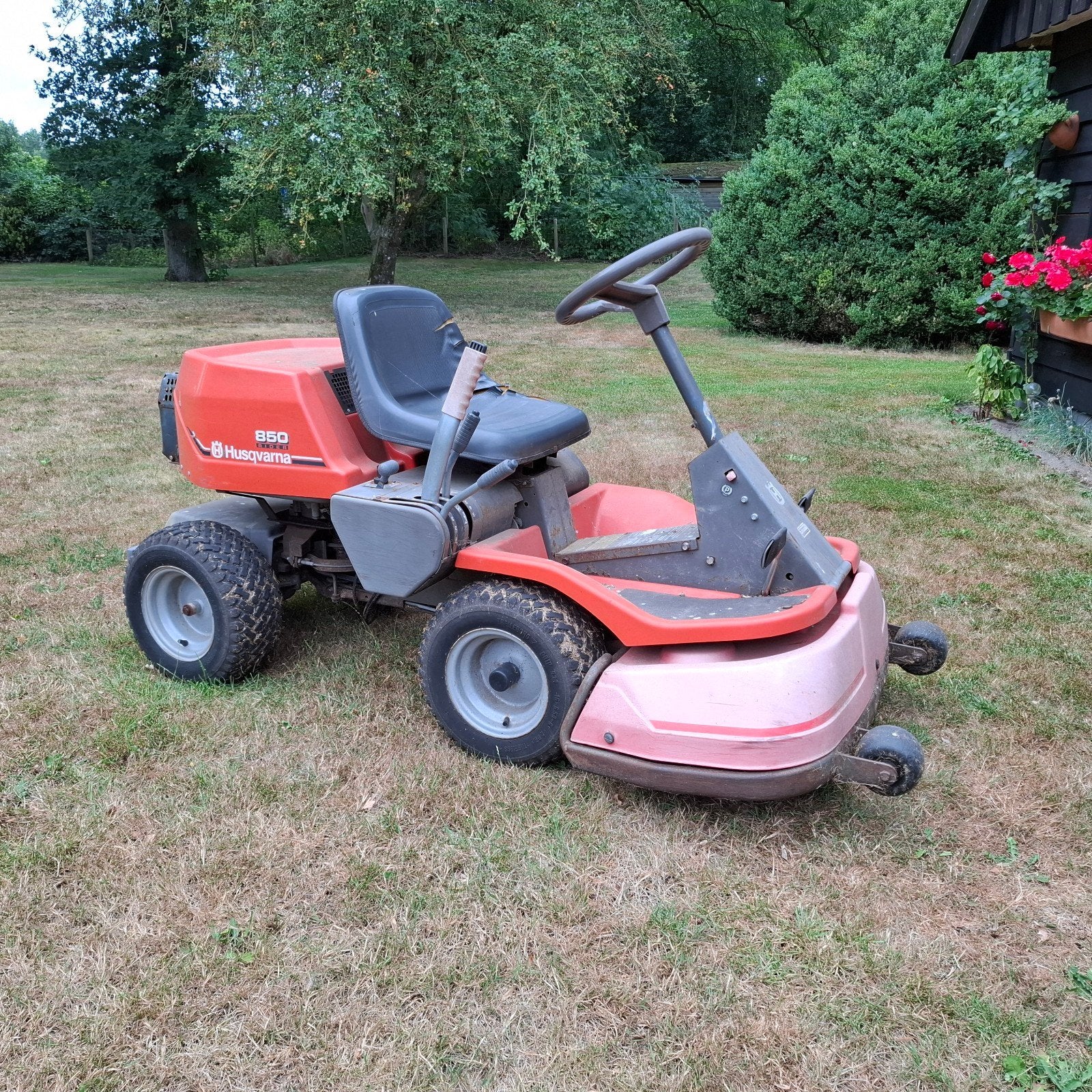 Husqvarna 850 Zitmaaier - Krachtig en Betrouwbaar, Tuin en Terras, Grasmaaiers, Ophalen, Cirkelmaaier, Gebruikt, Elektrische starter