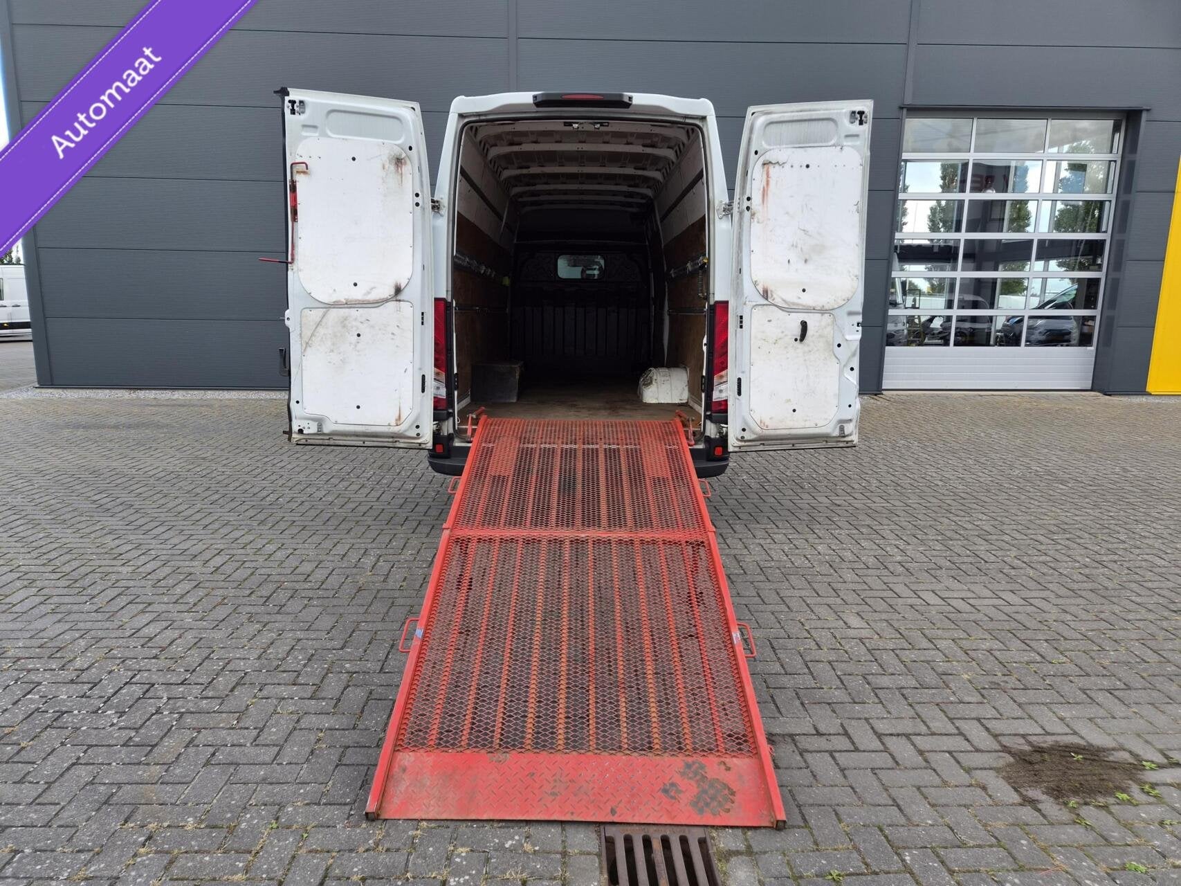 Iveco Daily 2.3 L4H2Hi-Matic Dubbel lucht 157pk Uitklap lift, Auto's, Gebruikt, Euro 6, Iveco, Wit