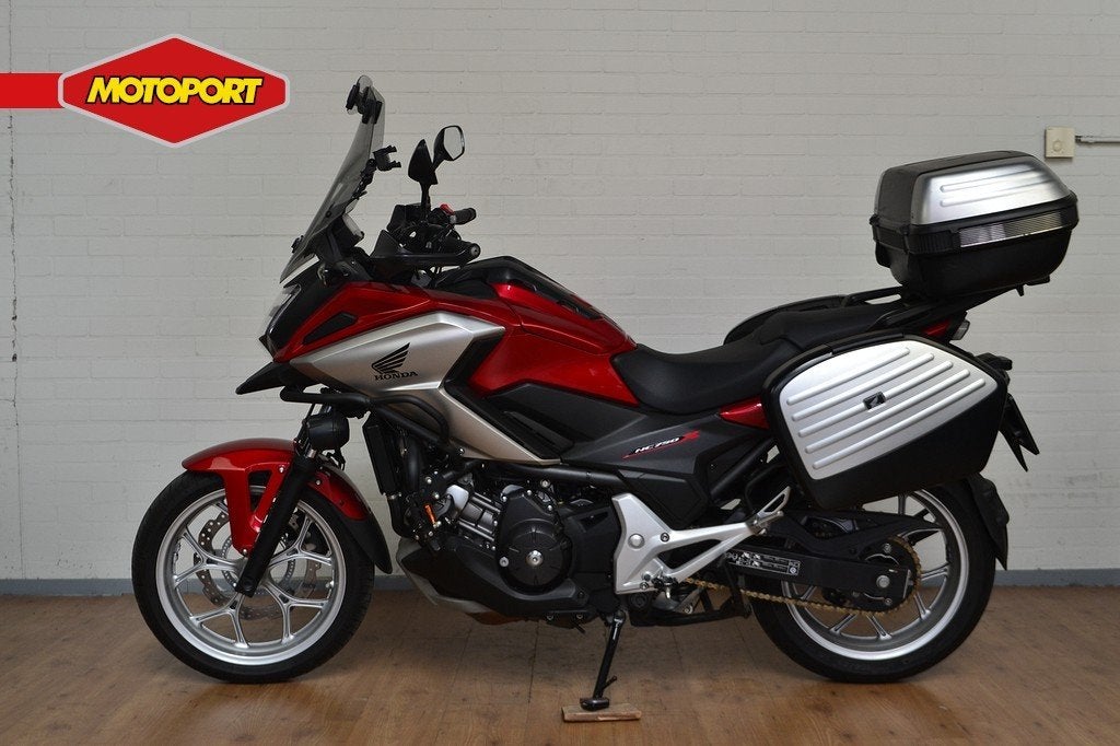 Honda NC 750 X DCT (bj 2016), Dorneveld 180-184
B-1731  Zellik, BE, Honda Motor Europe, Bedrijf, Toermotor