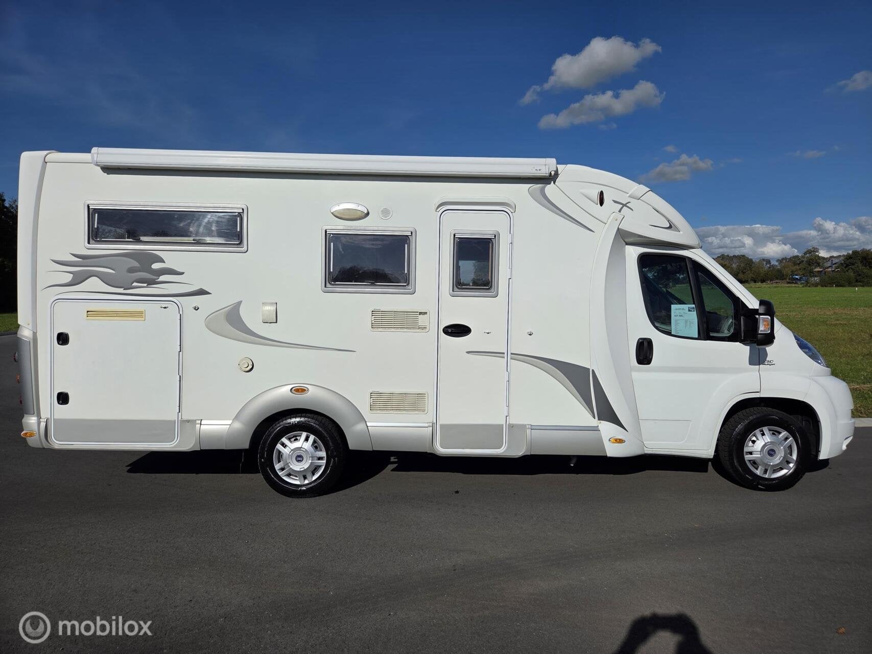 Laika X660R Half-integraal 131Pk ☆Cruise Euro 4, Garage☆, Afzuigkap, 6 tot 7 meter, Bedrijf, 6 tot 7 meter