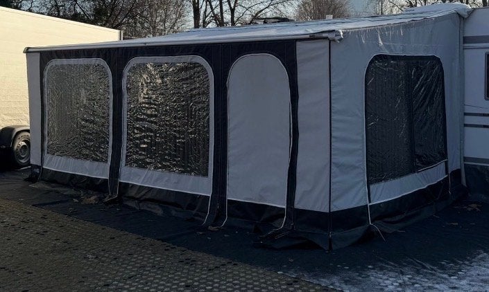 Wigo Rolli Herzog Emotion 5.50 voortent - zo goed als nieuw, Caravans en Kamperen, Ophalen, Zo goed als nieuw