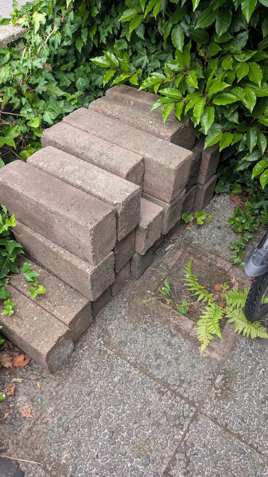 Gebruikte betonnen banden in verschillende lengtes, Tuin en Terras, Tegels en Klinkers, Ophalen, Gebruikt, Overige typen, Minder dan 5 m²