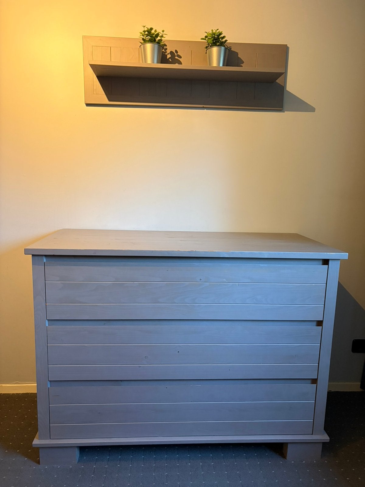 Complete baby/ kinderkamer ledikant, commode, kast en plank, Ophalen, Zo goed als nieuw, Ledikant