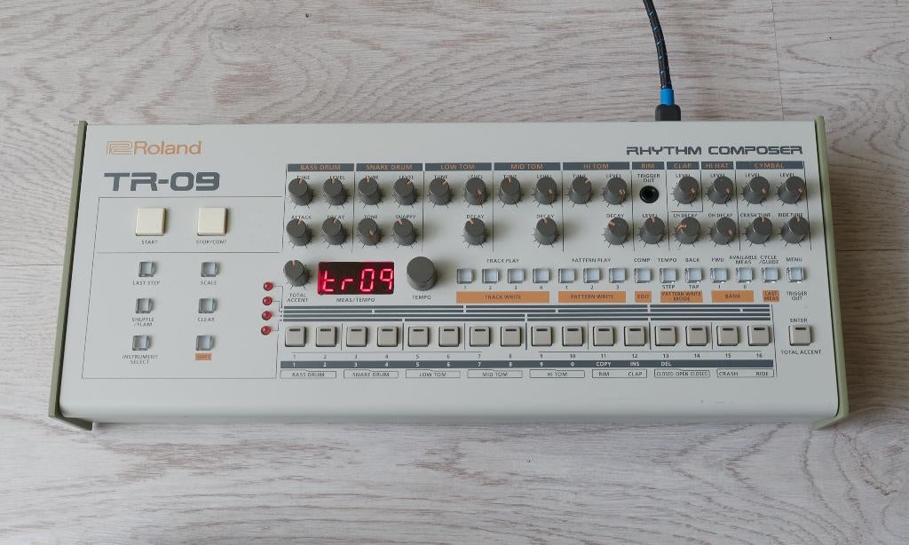 Roland Boutique TR-09 Rhythm Composer Drumcomputer, Muziek en Instrumenten, Drumcomputers, Ophalen, Zo goed als nieuw, Roland