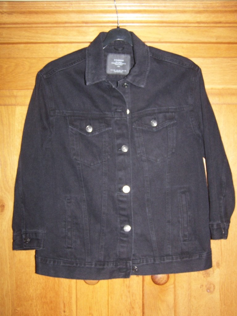 te koop: spijkerjas zwart Stradivarius maat XS, Ophalen, Zo goed als nieuw, Maat 34 (XS) of kleiner, Zwart