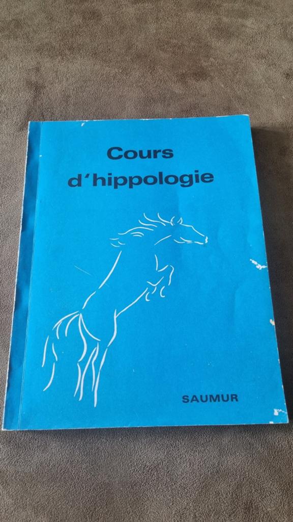Cours d'hippologie - Paardrijden & Paardenanatomie, Boeken, Ophalen of Verzenden, Gelezen, Overige onderwerpen, Onbekend