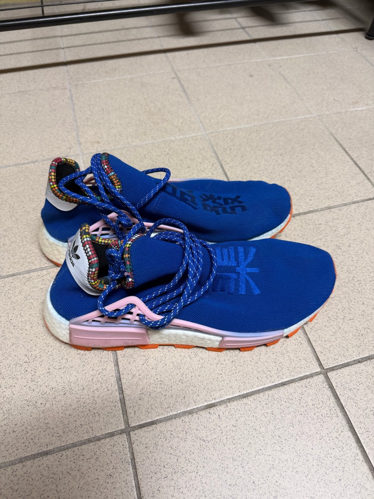 Adidas Human Race Pharrell Maat 44 2/3, Blauw, Ophalen of Verzenden, Sneakers of Gympen, Gedragen