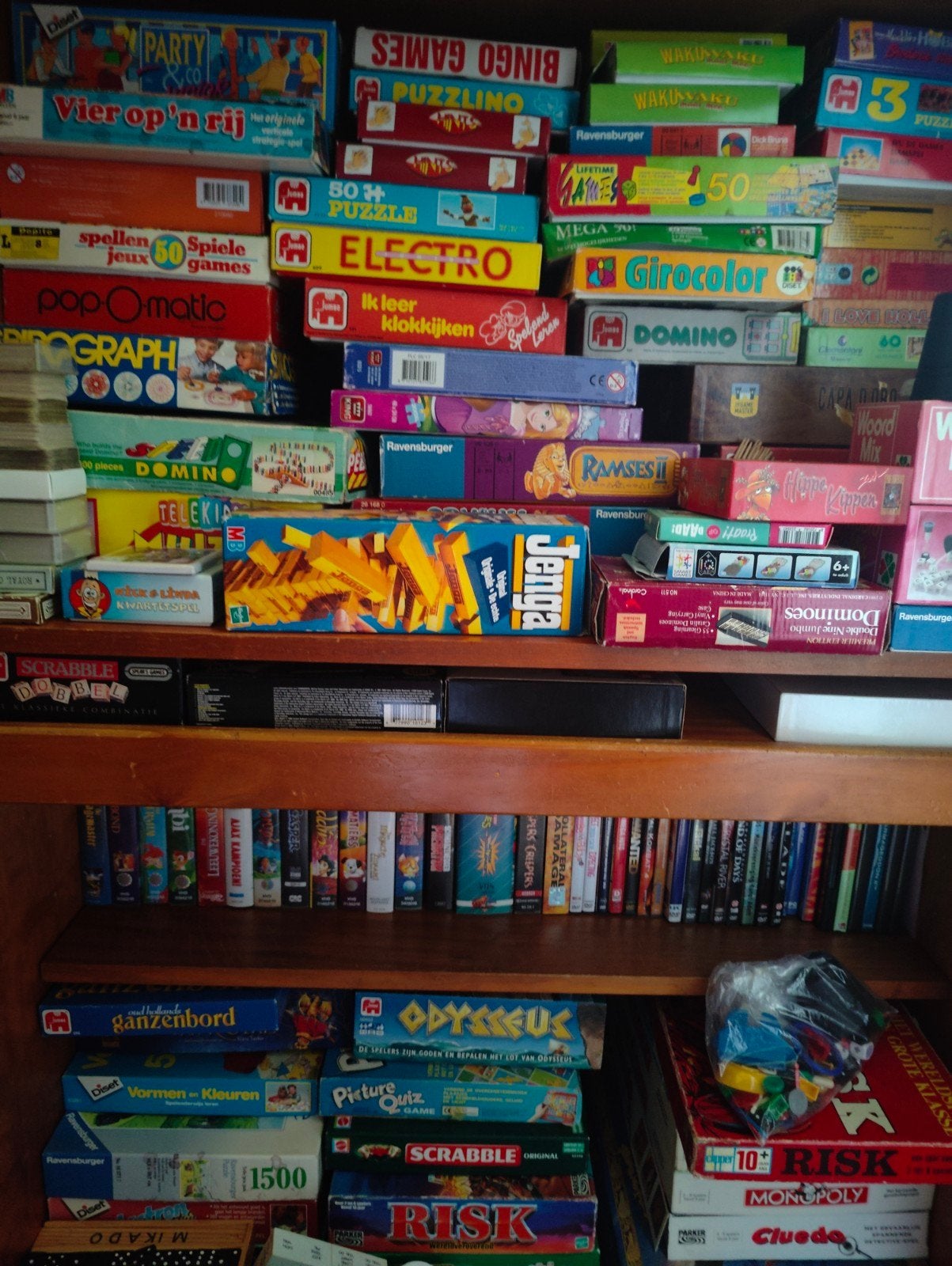Diverse bordspellen en puzzels -  kindervideobanden, Vijf spelers of meer, Ophalen, Gebruikt, Diverse uitgevers