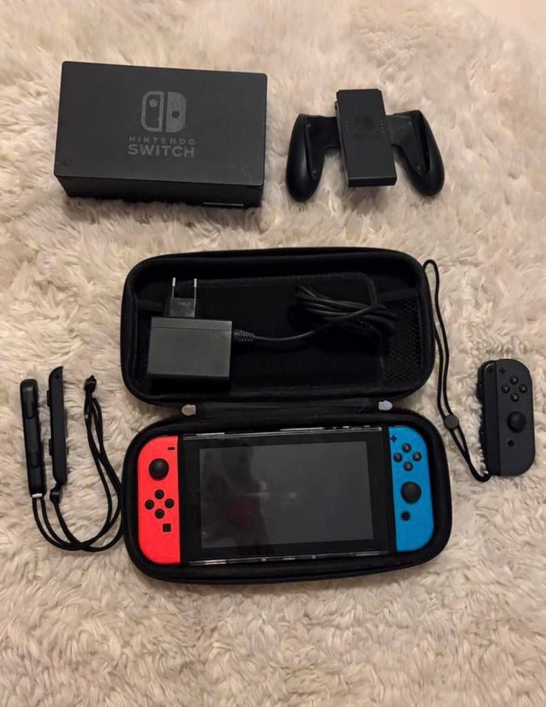 Nintendo Switch Blue-Red, Verzenden, Gebruikt, Met 3 controllers of meer, Switch Original