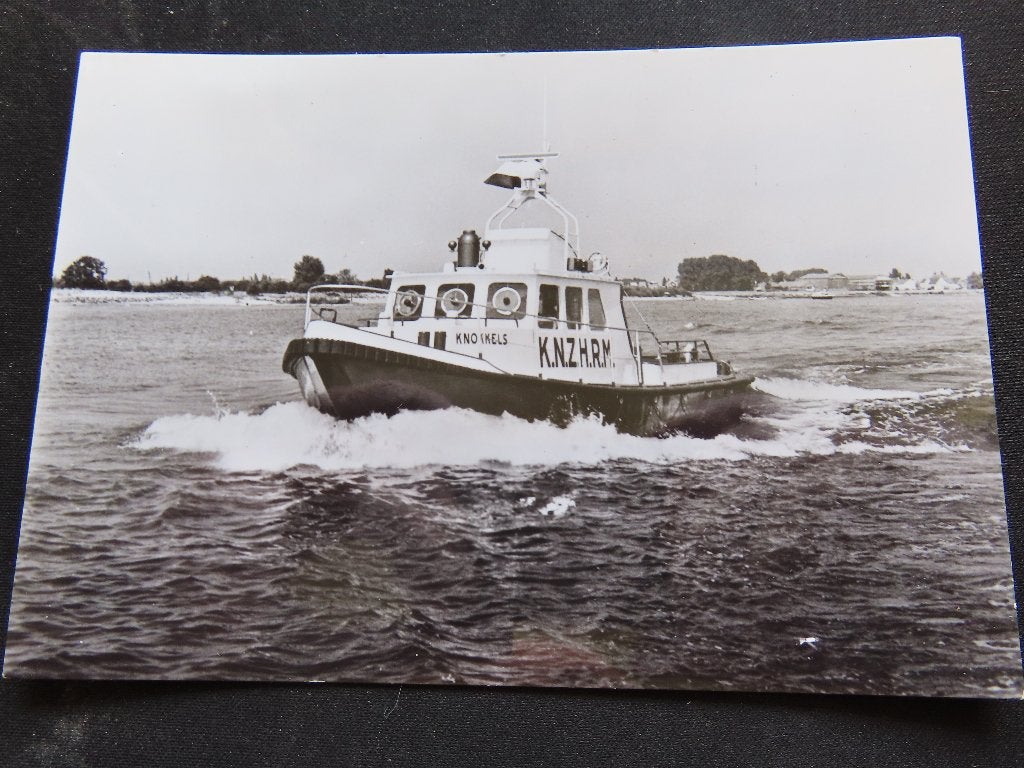 ansichtkaart reddingboot "Knokkels" KNRM, Verzamelen, Ophalen of Verzenden, Motorboot, Kaart, Foto of Prent