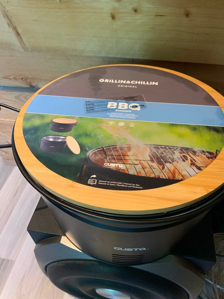 Gusta. 35cm Grillin&Chillin BBQ, Tuin en Terras, Houtskoolbarbecues, Ophalen, Zo goed als nieuw, Gusta Grillin&Chillin