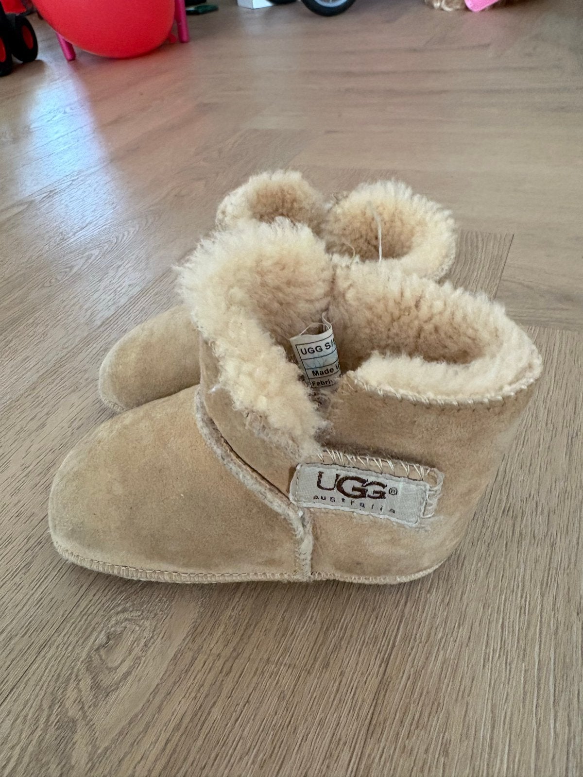 UGG babyslofjes - Zo goed als nieuw, Ophalen of Verzenden, Zo goed als nieuw, Jongetje of Meisje, Slofjes
