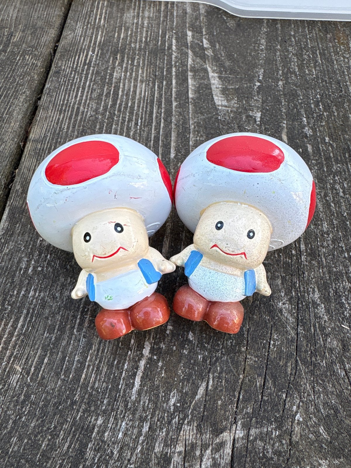 Set van 2 paddenstoel beeldjes, Mario Bros. stijl, Verzamelen, Ophalen of Verzenden, Gebruikt
