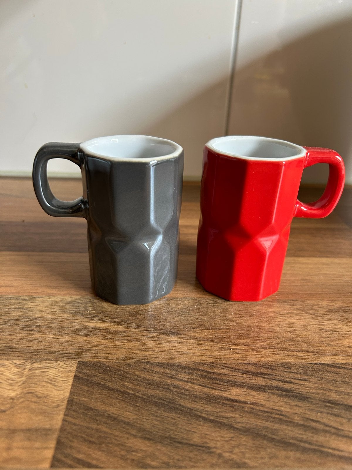 Starbucks Espresso Kopjes - Rood & Grijs (2 stuks), Keramiek, Nieuw, Ophalen of Verzenden, Overige stijlen