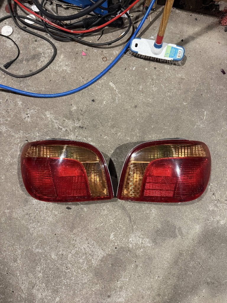 Toyota Yaris achterlichten set links + rechts 1999-2003