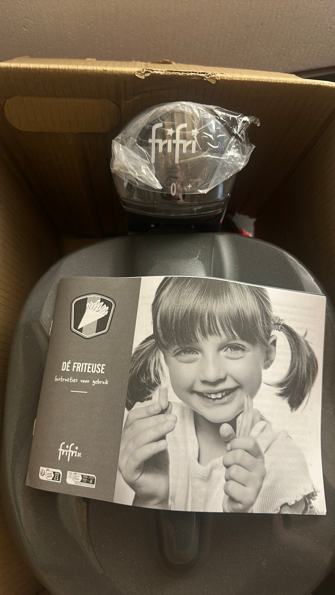Nieuwe Frifri Friteuse 1528 - 4L voor 5/6 personen, 4 liter of meer, ., Nieuw, Ophalen of Verzenden
