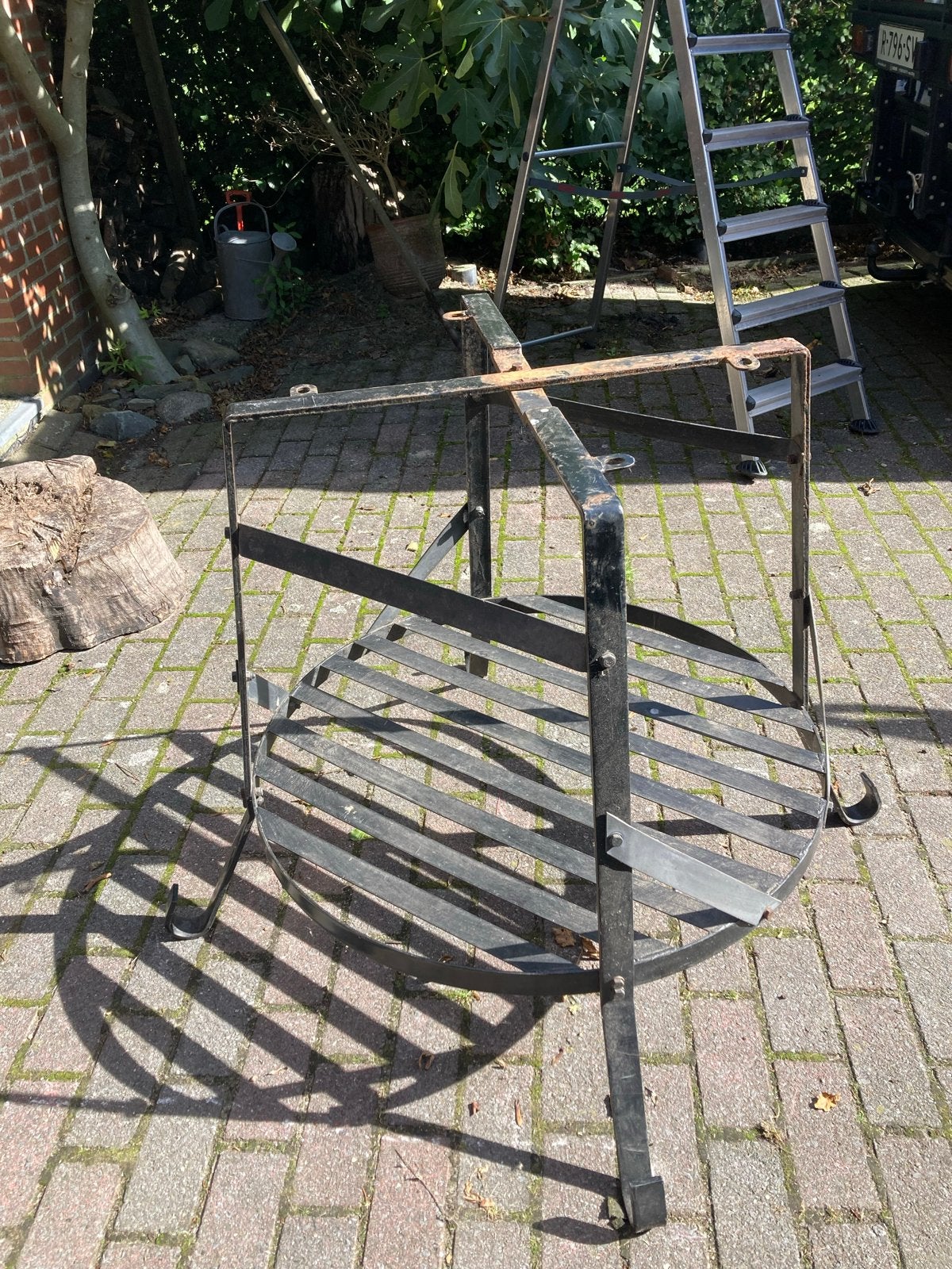 Metalen onderstel voor o.a een pizzaoven, Ophalen, Gebruikt, Rond, Metaal